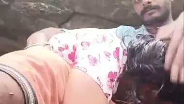 Mallu girl boob suck by lover while she gave handjob