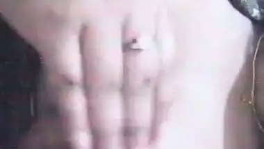 Desi girl sex mood topless boob pressing selfie video