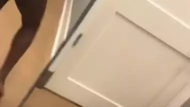 Exclusive- Sexy Nri Girl Reord Her Horny Selfie Clips For Lover