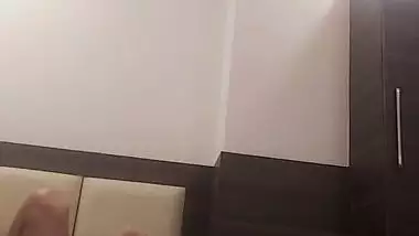 Big guy crushes his sexy GF in bed in a hotel sex MMS