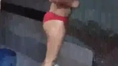 Desi village girl nude caught wearing bra after bath