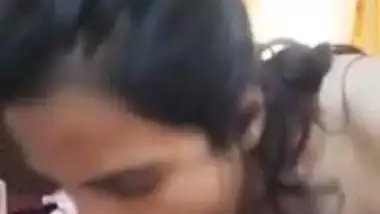HD Indian blowjob of a lady makes her man cum profusely