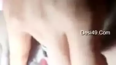 Camel-toe Desi pussy gets XXX fingered by horny babe for the cam