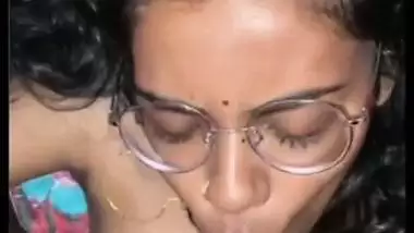Tamil chashmish girl gives a desi blowjob to her lover