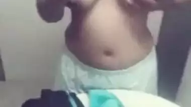 After workout Indian sexpot records her saggy XXX boobs in mirror