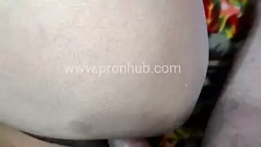 प्रेमिका की चुत चीख निकल गई मस्त चूदाई बेबी गांड में डालो