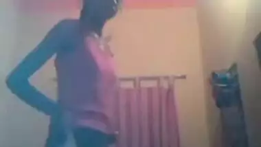 Nice Desi girl prepares for a date hoping to enjoy sex tonight