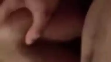 Horny Paki girl in mask fucked on camera in XXX chudai amateur sex video