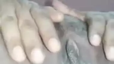 Desi nympho makes her own MMS video where she exposes XXX body parts