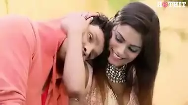 Desi Bhabhi And Indian Bhabhi In Ko Bistar Or Leta Kr Chod Diya